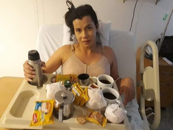 ▲▼巴西31歲跨性別女子因為臀部矽膠滲漏，導致雙腳面臨截肢的風險。（圖／翻攝自Facebook／Luara Butiellys）