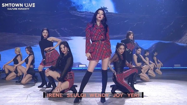▲Irene爭議2個月後首公開亮相！Red Velvet五人合體韓網反應兩極。（圖／翻攝自YouTube／SMTOWN）
