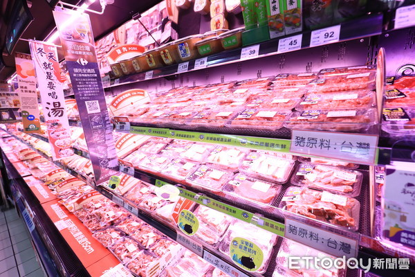 ▲▼盧秀燕到大賣場了解肉品標示狀況。（圖／台中市政府提供）