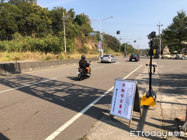 ▲台南市環保局善用科技執法，元旦首日於182線道陳情熱區路段稽查蒐證，以遏止高噪音車干擾安寧。（圖／記者林悅翻攝，下同）