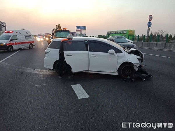 ▲國道彰化路段離奇自撞肇事駕駛消失。（圖／記者唐詠絮翻攝）