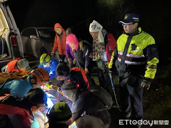 ▲7旬婦元旦登山　摔落五峰民都有山谷幸運獲救。（圖／記者陳凱力翻攝）