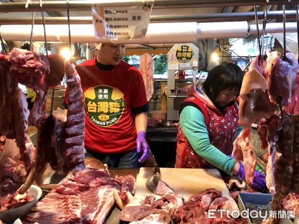▲▼何師傅港式燒臘店則表示，已經跑到市場跟肉商了解狀況，肉商僅提供台灣豬並無冷凍豬肉。（圖／記者邱中岳翻攝）