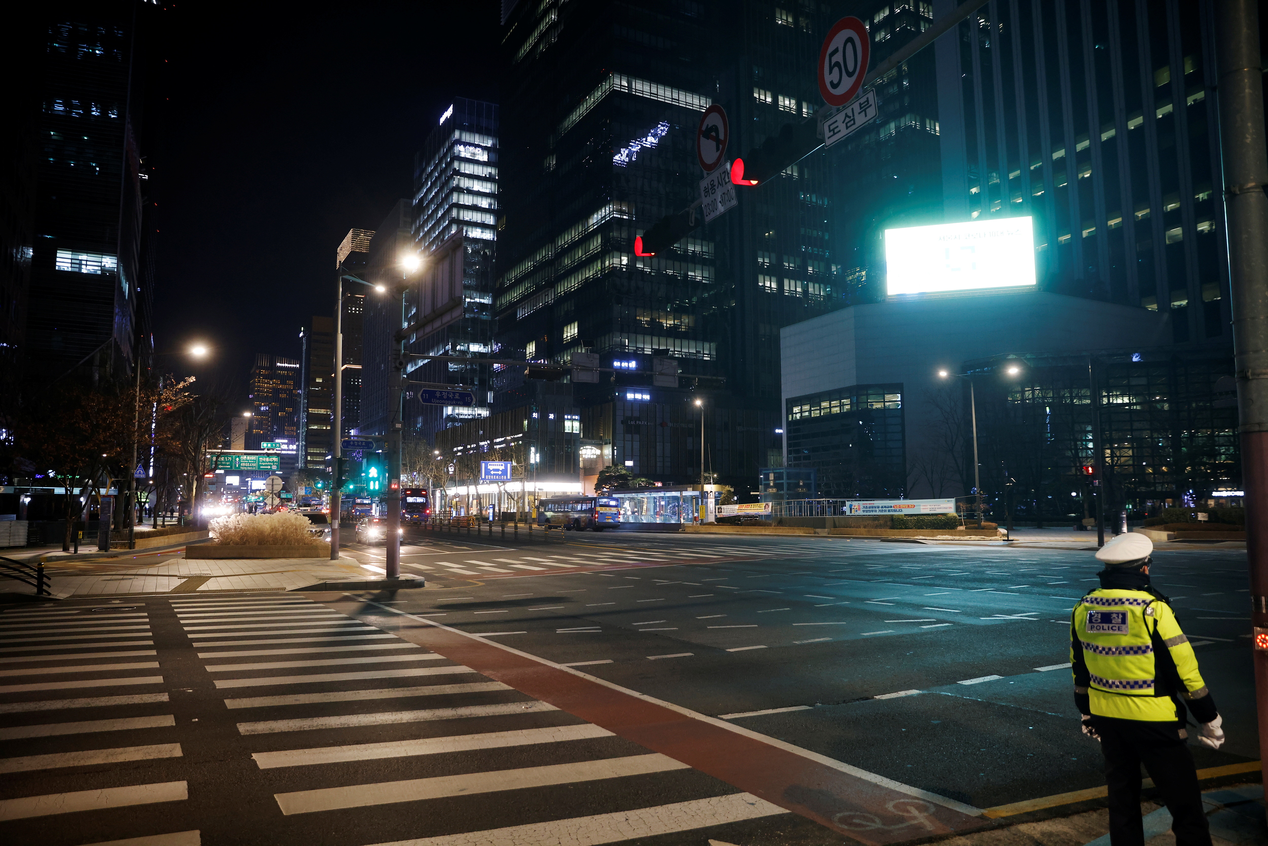 ▲▼南韓首爾跨年夜街頭冷清。（圖／路透社）