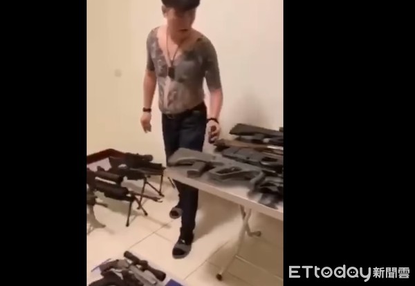 ▲嘉義市警局霹靂小組攻堅逮捕持槍自拍影片嗆聲的華姓男子。（圖／記者張君豪翻攝）