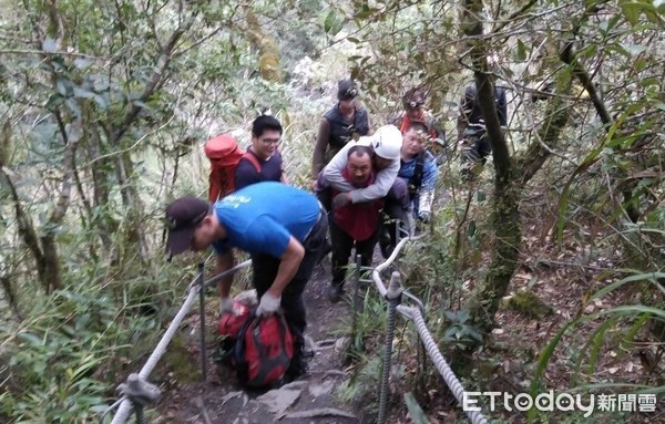 ▲▼33歲男寒流中爬南橫栗松溫泉，下肢無力急求援。（圖／記者楊漢聲翻攝）