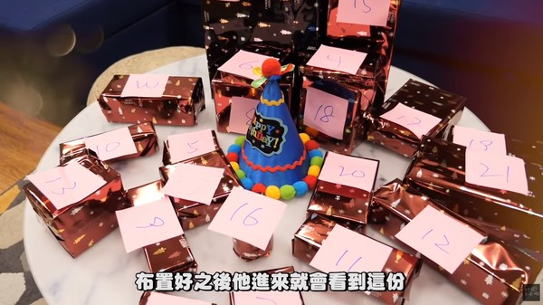 ▲Ashly為尼克妹慶生，24個禮物盒裡面幾乎全是名牌。（圖／翻攝自YouTube／尼克＆ASHLY）