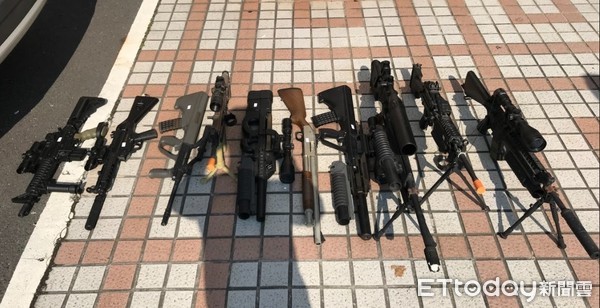 ▲▼  警方破獲軍火庫網紅炫槍非法持有槍械及恐嚇公眾案           。（圖／記者翁伊森翻攝）
