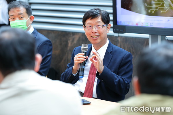 ▲鴻海集團董事長劉揚偉表示，鴻海研究院將成為集團力拚10%毛利率的關鍵。（圖／記者湯興漢攝）