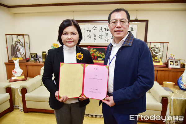 ▲雲林縣政府新任農業處長吳芳銘31日履新，縣長張麗善今布達人事命令。（圖／記者蔡佩旻攝）