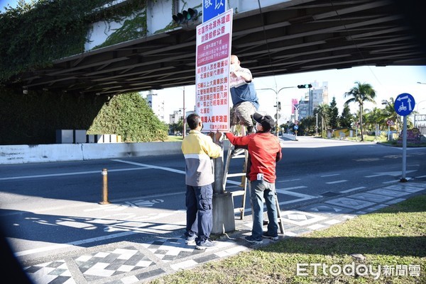 ▲▼清潔隊在北濱外環道南北兩端出入口設置改道指示牌。（圖／花蓮市公所提供，下同）