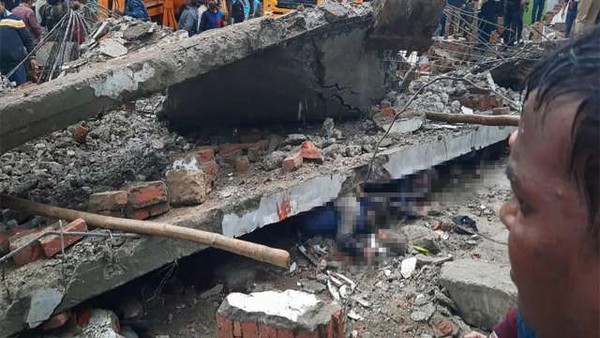 ▲▼印度穆拉德納加爾地區火葬場坍塌意外。（圖／翻攝自Twitter／@aaryamonika）