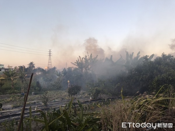 ▲台南仁德區田厝三街70巷西安宮後方空地發生野草火警，歸仁分局循線查獲涉嫌縱火的吳姓男子依法送辦。（圖／記者林悅翻攝，下同）