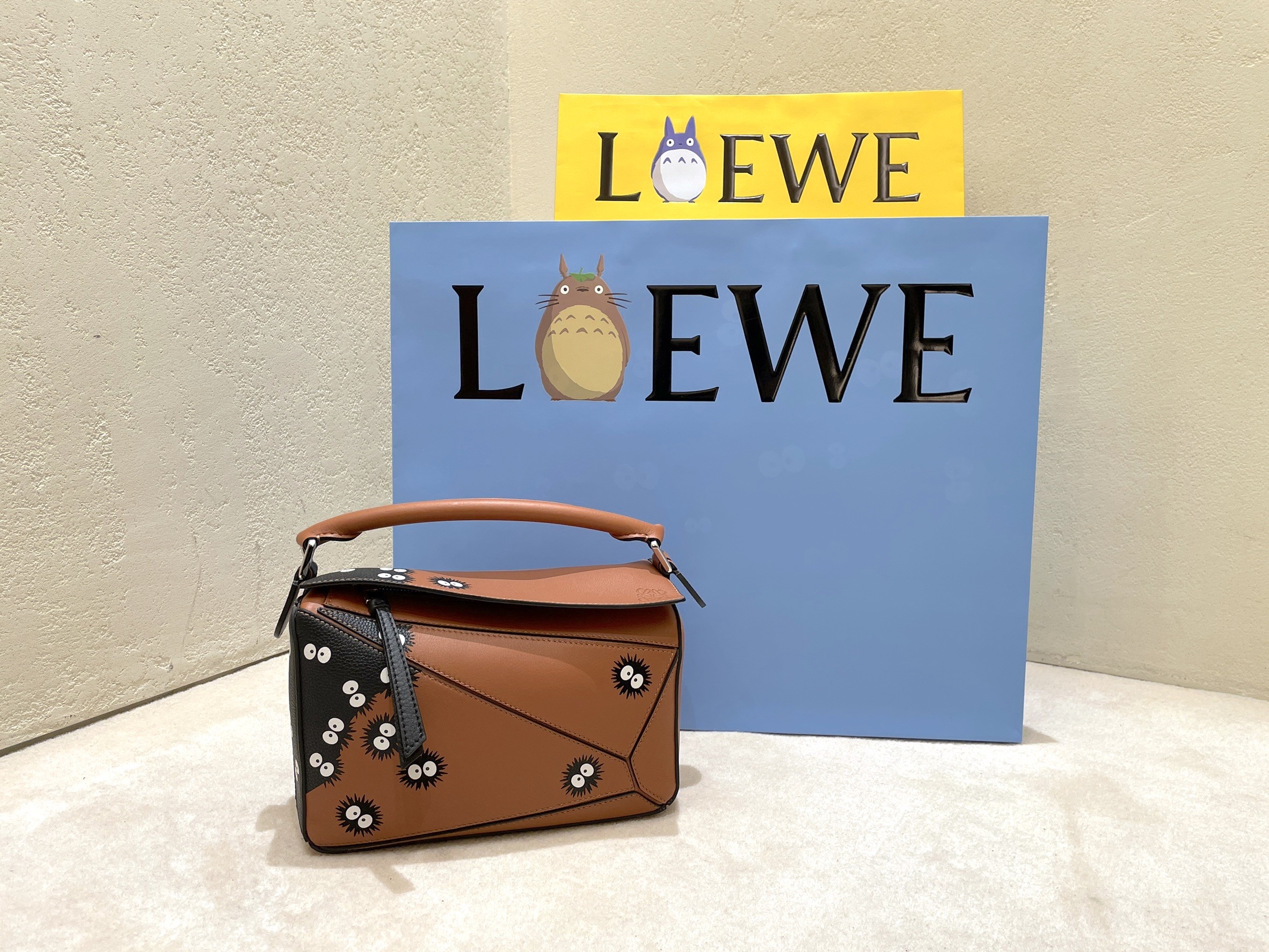 ▲LOEWEx《龍貓》包           。（圖／記者王蓁蓁攝、品牌提供）