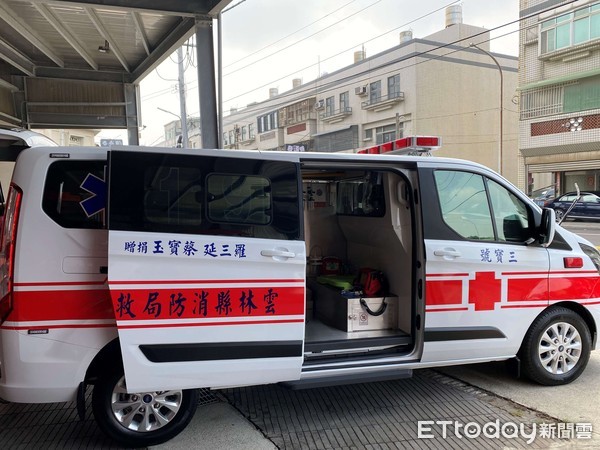 ▲麥寮分隊有一輛救護車，只要一出勤時常被民眾拍照分享，只因該輛救護車名為「三寶號」，許多民眾覺得有趣都想問，「這台專載三寶？」。（圖／民眾提供）