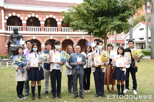 ▲台南市長榮中學高職部，參加109學年度商業類全國高級中等學校學生技藝競賽，拿下多項大獎，其中多三忠許瑨瑋獲電腦繪圖金手獎。（圖／記者林悅翻攝，下同）