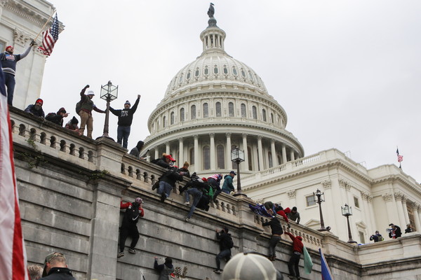 ▲▼川普支持者攻入國會大廈，拜登發表演說，為美國祈禱。（圖／路透）