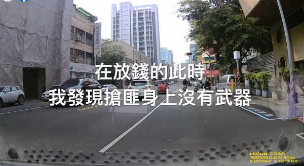 ▲女車主遭搶車，行車紀錄器錄下雙方對話過程    。（圖／翻攝當事人臉書）