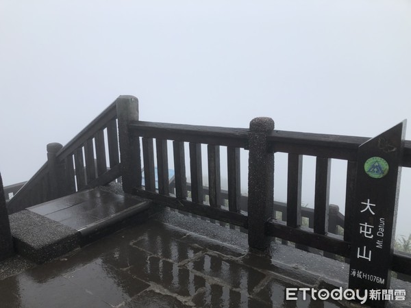 ▲▼陽明山二子坪低溫降雨。（圖／記者黃國霖攝）