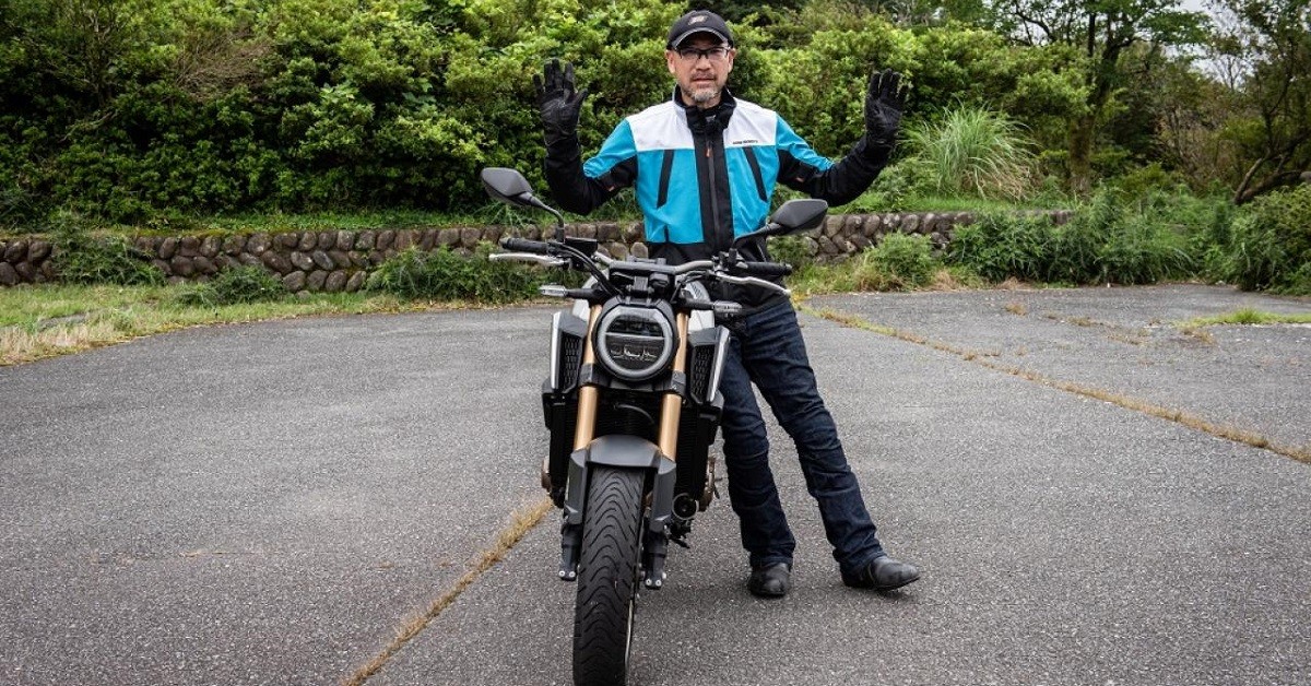 身體往摩托車靠上去 輕鬆移動車身秘訣大型重機也不怕 Ettoday車雲 Ettoday新聞雲