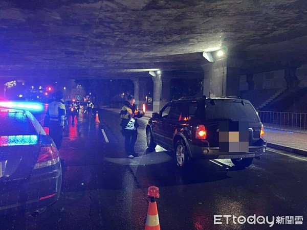 ▲▼三峽警積極執法，守護民眾生命安全。（圖／記者陳雕文翻攝）