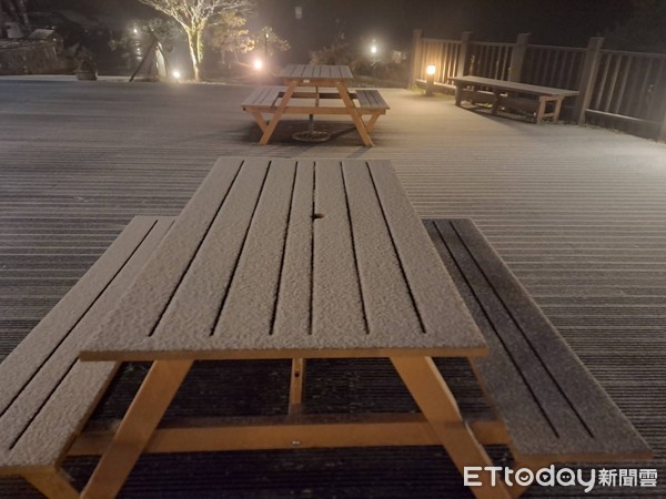 ▲▼太平山翠峰山屋下雪了。（圖／記者游芳男翻攝）