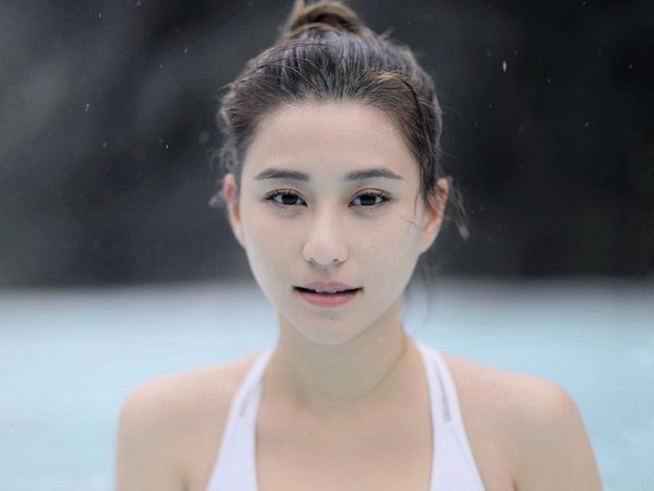 ▲▼上海-7度，何超蓮洗澡家裡沒水。（圖／翻攝自微博）