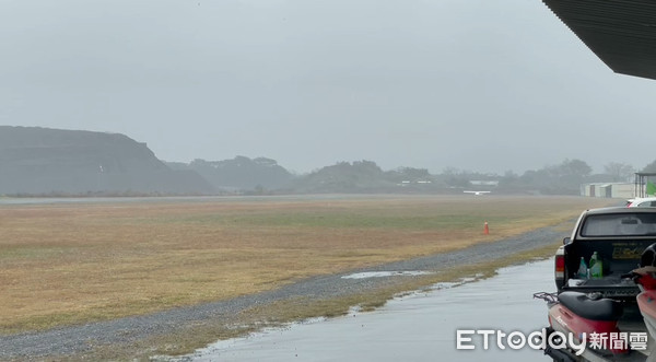 ▲屏東輕航機起飛畫面        。（圖／記者洪靖宜翻攝）