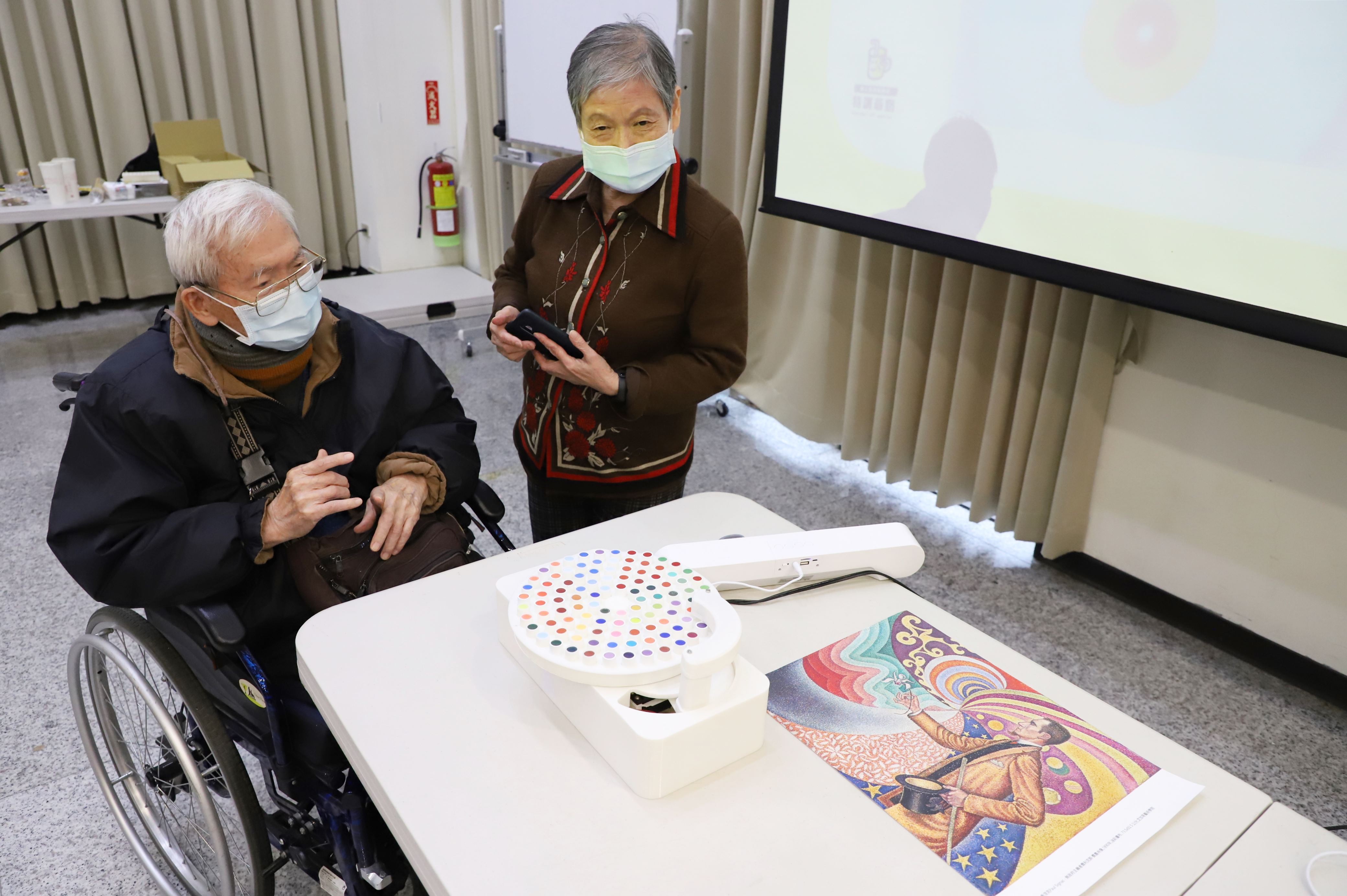 ▲▼     台科大學生用藝術陪伴年長者    。（圖／台灣科技大學提供）