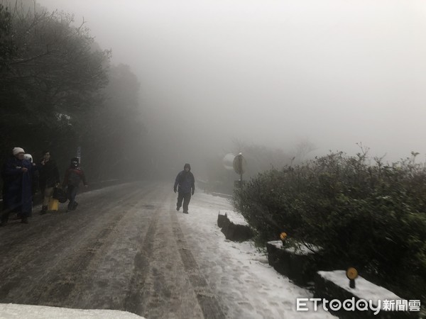 ▲▼0108大屯山下雪。（圖／記者林振民攝）