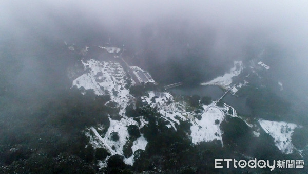 ▲▼0108大屯山下雪，空拍雪景。（圖／記者林振民攝）