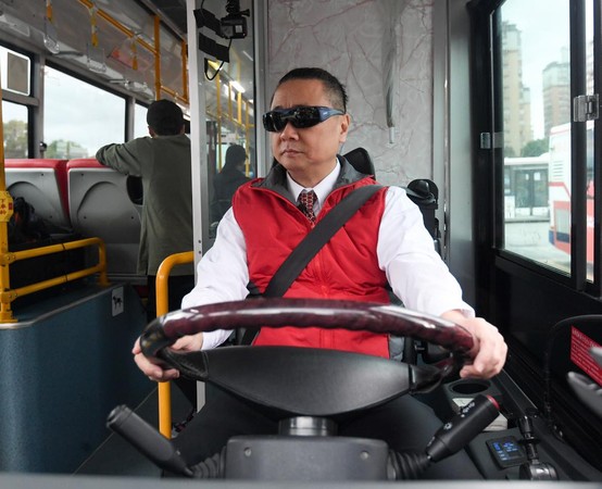 ▲邰智源為了當一日公車司機，真的花9個月考到職業駕照。（圖／翻攝自臉書／邰智源 邰邰的第一個家）