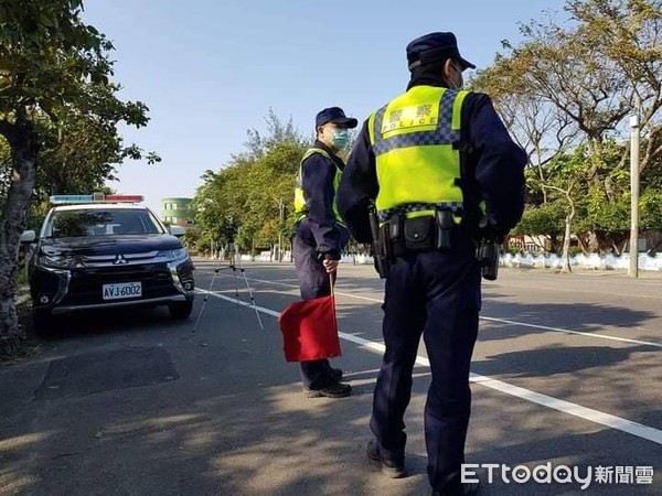 ▲學甲警分局規劃加強「路口安全大執法」，針對違規項目嚴加取締，同時針對攔查車輛駕駛人檢視有無適格駕照，另騎乘機車有無配戴合格之安全帽列取締重點。（圖／記者林悅翻攝，下同）