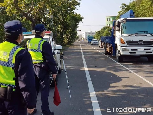 ▲學甲警分局規劃加強「路口安全大執法」，針對違規項目嚴加取締，同時針對攔查車輛駕駛人檢視有無適格駕照，另騎乘機車有無配戴合格之安全帽列取締重點。（圖／記者林悅翻攝，下同）