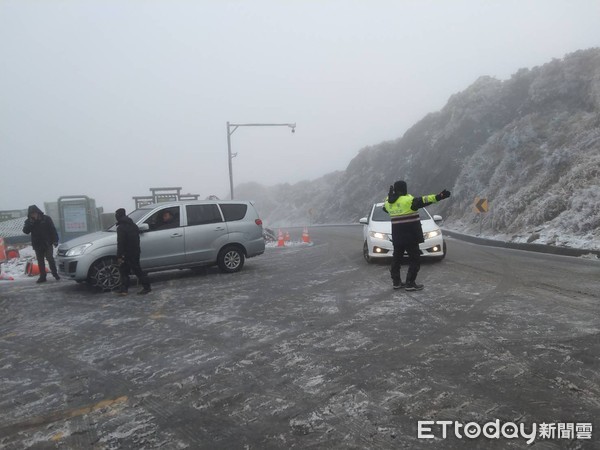 ▲▼民眾開車上合歡山，警方提醒要慎選雪鍊。（圖／記者李忠憲翻攝）