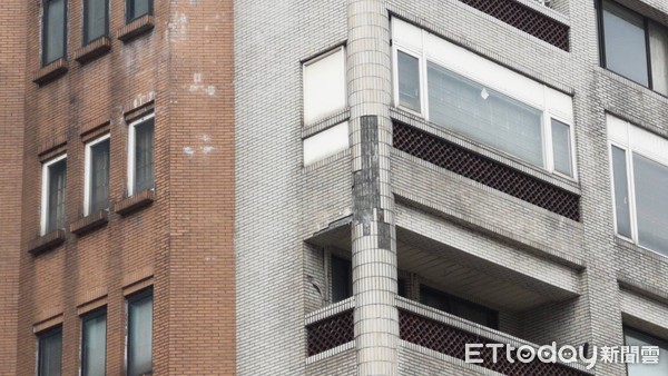 ▲▼台北市吉林路一棟大樓外牆磁磚剝落。（圖／記者黃彥傑攝）