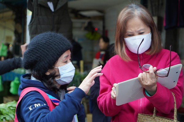 ▲▼李貴敏9日在內湖湖光市場連署反萊豬。（圖／翻攝自Facebook／李貴敏）