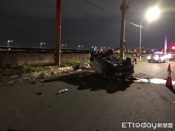 ▲▼台中車禍，駕駛飛出爆頭亡。（圖／記者李忠憲翻攝）