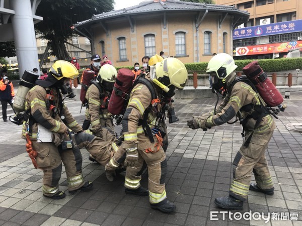 ▲台南市消防局第七大隊特舉辦「119擴大防火宣導暨防火管理人座談會」，並在氣象局南區氣象中心，進行古蹟防災搶救及避難收容演習。（圖／記者林悅翻攝，下同）