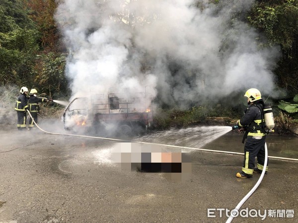 ▲▼宜蘭員山火燒車，1男1狗成焦屍。（圖／記者游芳男翻攝）