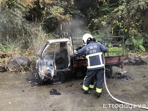 ▲▼宜蘭員山火燒車，1男1狗成焦屍。（圖／記者游芳男翻攝）