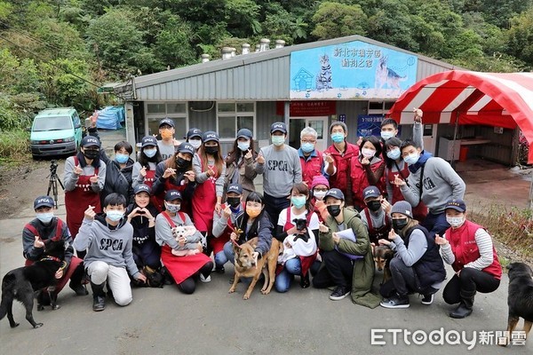 ▲化身瑞芳動物之家一日志工 賴清德盼國人「以認養代替購買」。（圖／總統府提供）