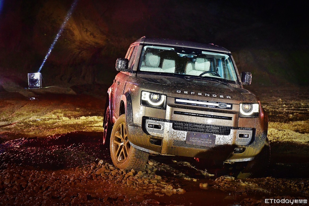 玩泥巴就是要一台Land Rover Defender啊！首批200台260萬元起開賣（圖／記者游鎧丞攝）