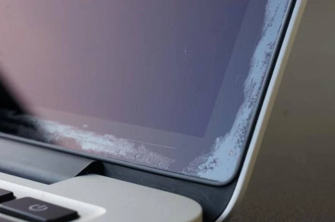 ▲▼MacBook Air的Retina顯示器有抗反射塗層剝落的問題。（圖／翻攝自MacRumors）