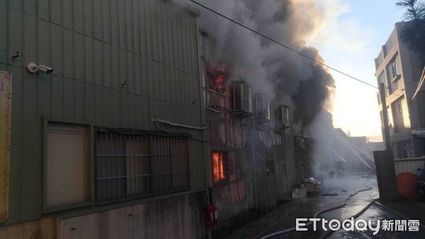 ▲▼桃園八德一處工廠發生火警。（圖／記者沈繼昌翻攝）