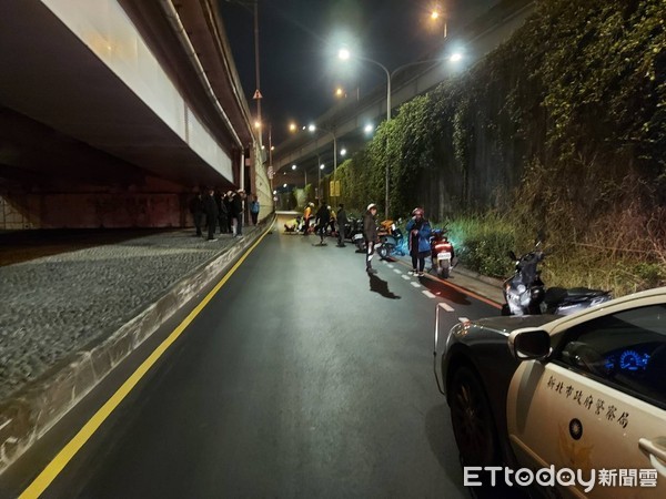 ▲▼板橋新北大橋匝道下發生死亡車禍。（圖／記者陳豐德翻攝）