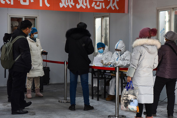 ▲吉林出現來自黑龍江的超級傳播者，長春火車站嚴格實行防疫措施。（圖／CFP）