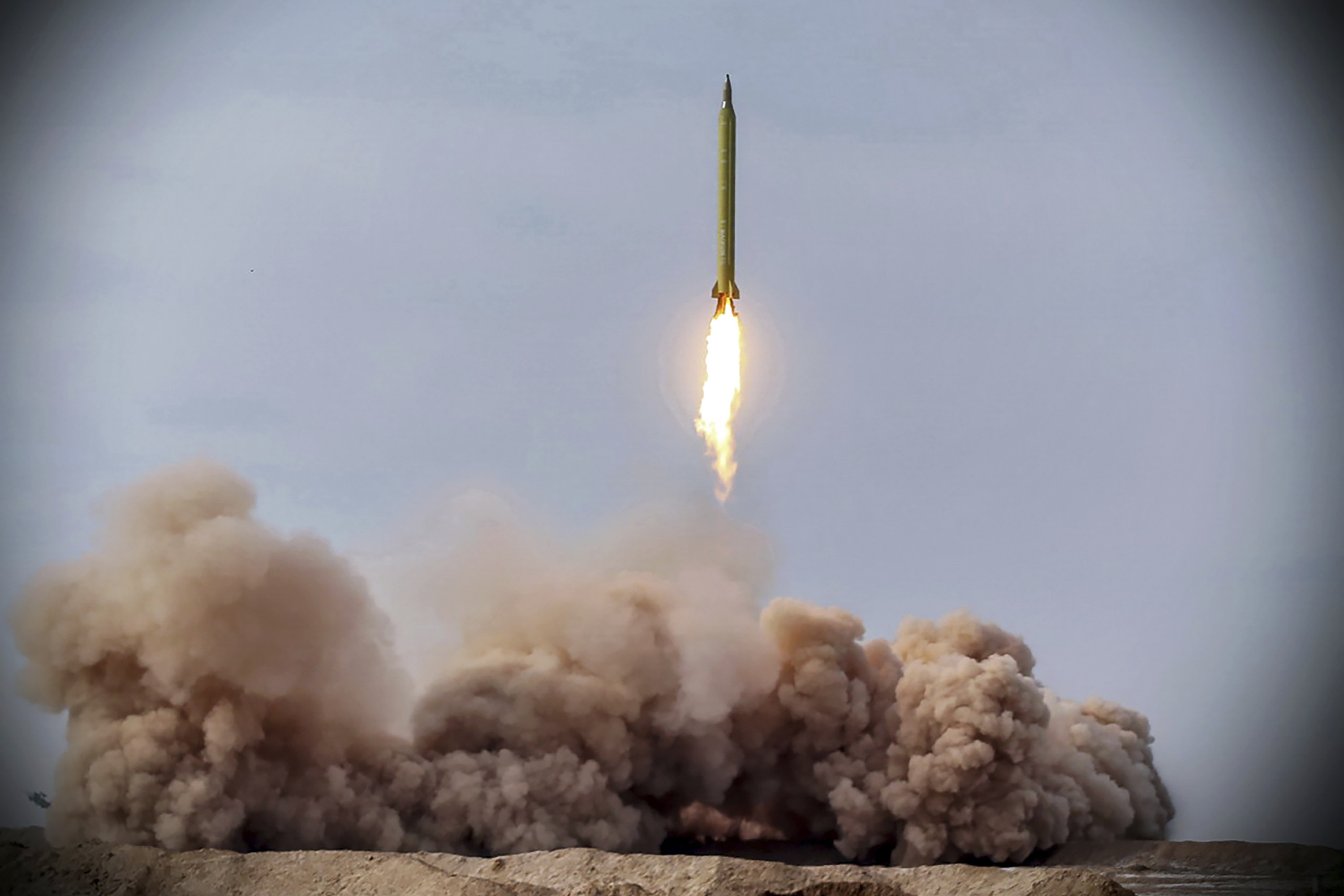 ▲▼伊朗革命衛隊發佈照片，稱16日潮印度洋試射長程飛彈。（圖／達志影像／美聯社）