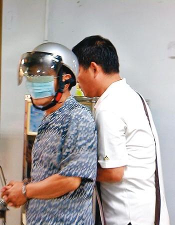 蔡永清（左）犯案後意圖輕生，被警方及時逮捕。（東森新聞提供）