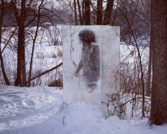 ▲▼藝術家舒馬克製作新一代神秘冰柱。（圖／翻攝自當事人IG）